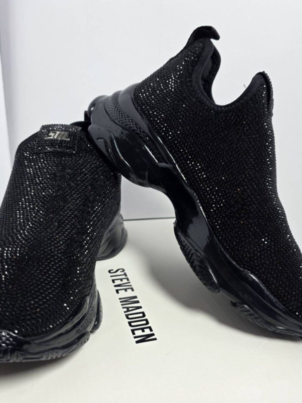 Steve Madden Mythical Trainer in Black sz 7 New